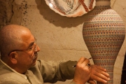 Suliyman painting pottery, Avanos