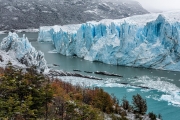 shortly after  Perito Moreno reached the near shore  before the waters of Lago Argentina broke through